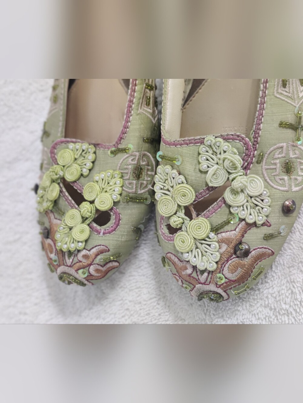 Yin Xiang Feng Embroidered And Beaded Slip-On Mules - Picture 6 of 9